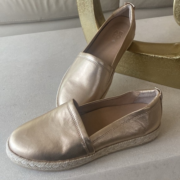 ABEO Isle Gold Metallic Leather Slip-on Walking Shoe Jute Wrap Sole Normcore - Picture 14 of 16